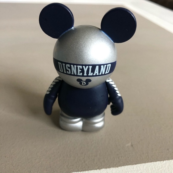 Vinylmation 3" DLResort Established 55 Silver Cast - Picture 3 of 5